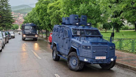 GRADONAČELNICI DA RADE SA DRUGIH LOKACIJA Britanci traže deeskalaciju na KiM