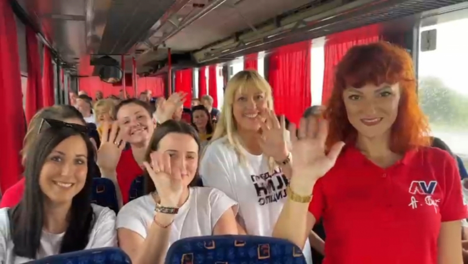 LEPI, MLADI I RADOSNI! Ovo je prava slika Srbije koju opozicija naziva krezubim sendvičarima! (FOTO)