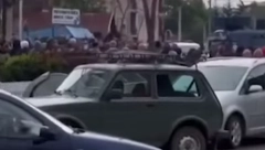 DA POĐU SUZE Srbi su neustrašivi: "Oj Kosovo, Kosovo" u Zubinom Potoku (VIDEO)