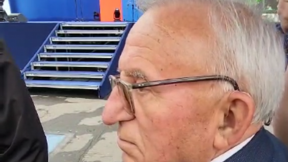 GENERAL LAZAREVIĆ NA SKUPU SRBIJA NADE Legendarni komandant odbrane Kosmeta tokom NATO agresije došao da podrži srpsko jedinstvo u Beogradu (VIDEO)