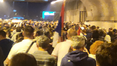 UBEDLJIVO SLIKA DANA Pogledajte krcat terazijski tunel, dok kiša lije kao iz kabla (VIDEO)