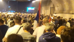 UBEDLJIVO SLIKA DANA Pogledajte krcat terazijski tunel, dok kiša lije kao iz kabla (VIDEO)
