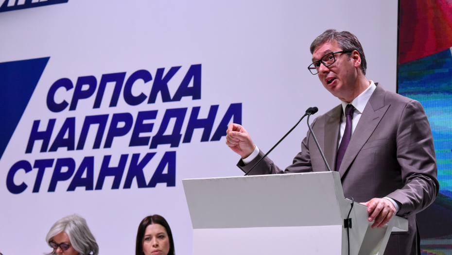 VUČEVIĆ NOVI PREDSEDNIK SNS! Usvojen predlog Vučića u Kragujevcu (VIDEO)