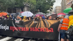 ZAVRŠEN POLITIČKI PROTEST "PROTIV NASILJA" Učesnici formirali "prsten" oko RTS-a (FOTO)