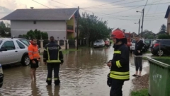 NEVREME NAPRAVILO HAOS U KRUŠEVCU Evakuisani ljudi iz poplavljenih vozila, grom izazvao opasan požar!