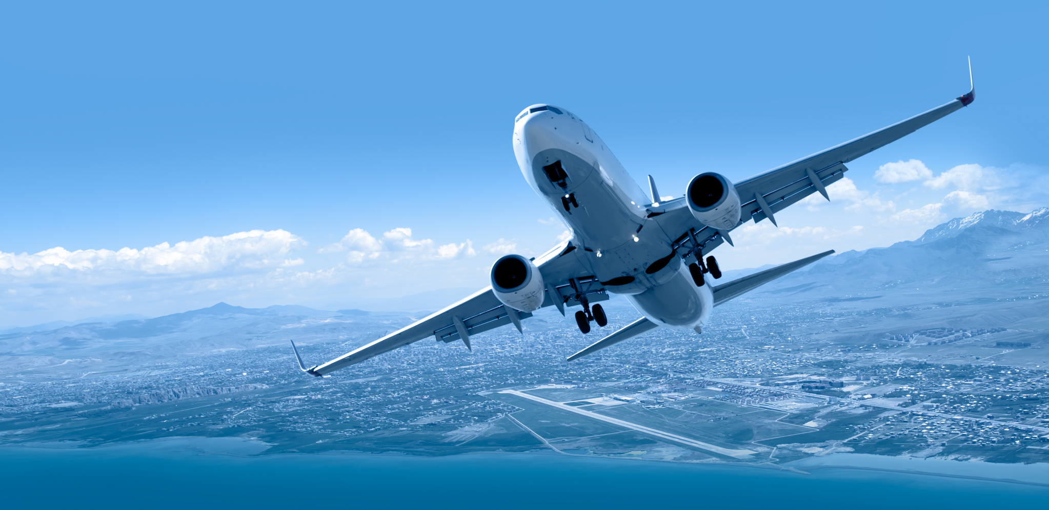 "DA JE MOJ MUŽ TAKAV, MI BISMO SE RAZVELI PRE SLETANJA" Potez jednog oca u avionu izazavao buru na mrežama