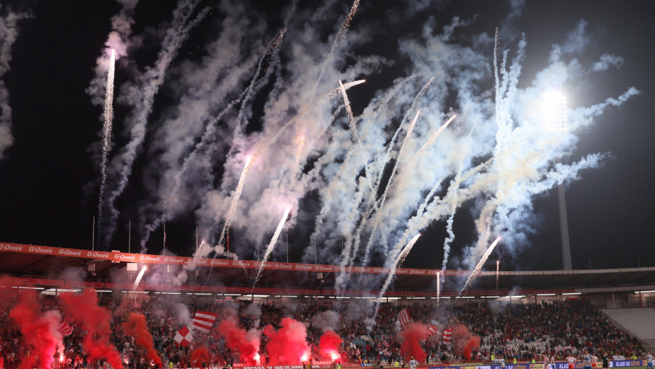 GORELA JE "AUTOKOMANDA" Navijači Zvezde spektakularnim vatrometom proslavili 34. titulu (VIDEO)