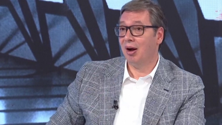 VUČIĆ O "SENDVIČARIMA" Sad ćemo mi da napravimo majice "Svi mi sendvičari", samo ne znam šta su oni