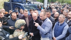 PREGOVORI SA KFOR-om Predstavnici Srpske liste u prvim redovima, Srbi traže da im se omogući da uđu u kancelarije (FOTO/VIDEO)