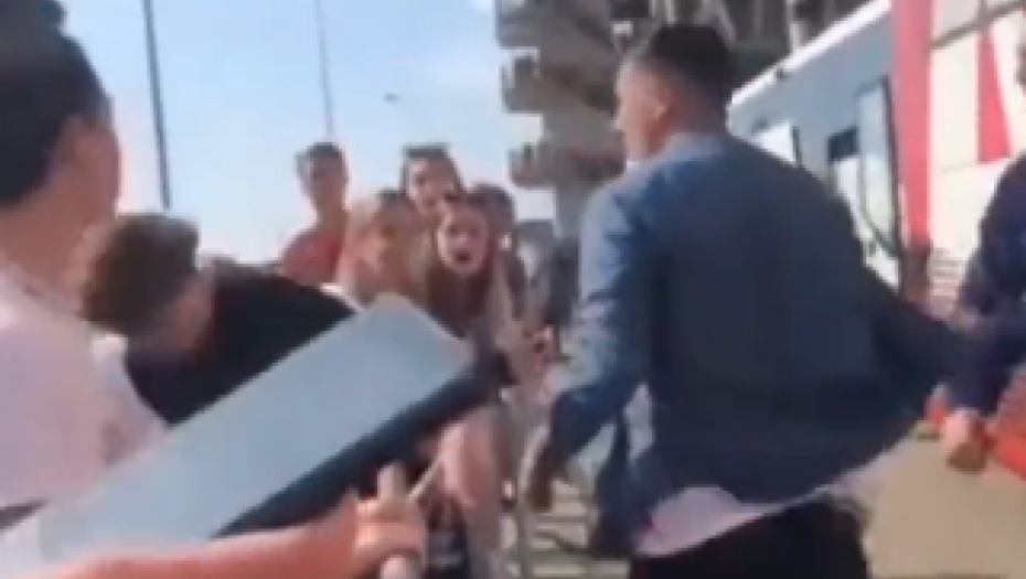 DRAMA U HOLANDIJI Tadićev saigrač pesnicom udario navijača (VIDEO)