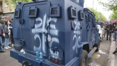 SRBI OBJASNILI OKUPATORU GDE JE Četiri ocila na vozilu ROSU; Nalazite se na srpskoj zemlji (FOTO/VIDEO)