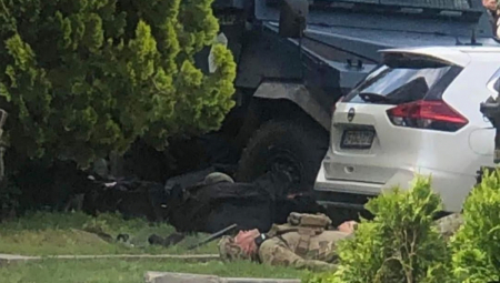 UBIŠE SE OD SPAVANJA Umesto da rade svoj posao, vojnici Kfor-a odmaraju na travi