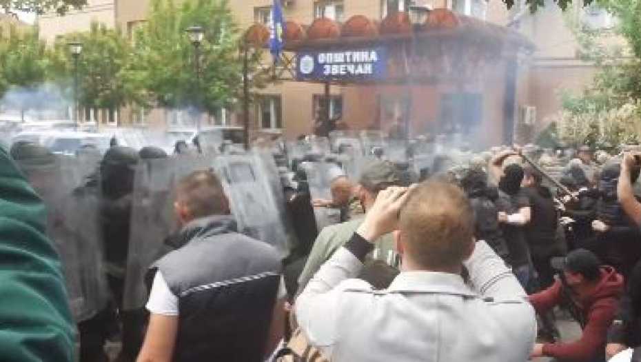 TROJE SRBA RANJENO U ZVEČANU KFOR napao i Igora Simića