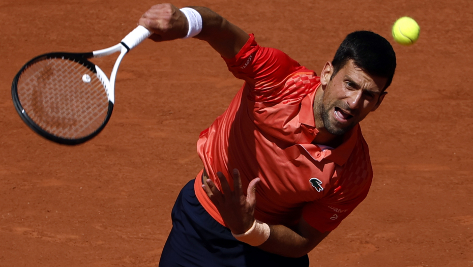 POTPUNO PROMENIO IMIDŽ Čuveni srpski reprezentativac gledao Đokovića na Rolan Garosu (FOTO)