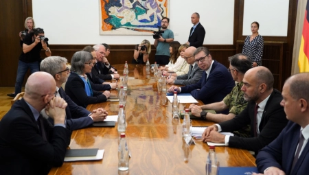 Vučić se sastao sa ambasadorima zemalja Kvinte i šefom delegacije EU (FOTO)