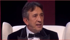 ŽIKA JAKŠIĆ UPISUJE FAKULTET Muzičar priznao da je savetovao mlade kolege da ne prave istu grešku: Sebi sam to obećao!