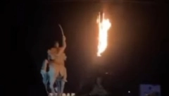 UHAPŠENI VANDALI KOJI SU ZAPALILI SRPSKU ZASTAVU U GRAČANICI Poznata imena osumnjičenih, evo za koje delo se terete
