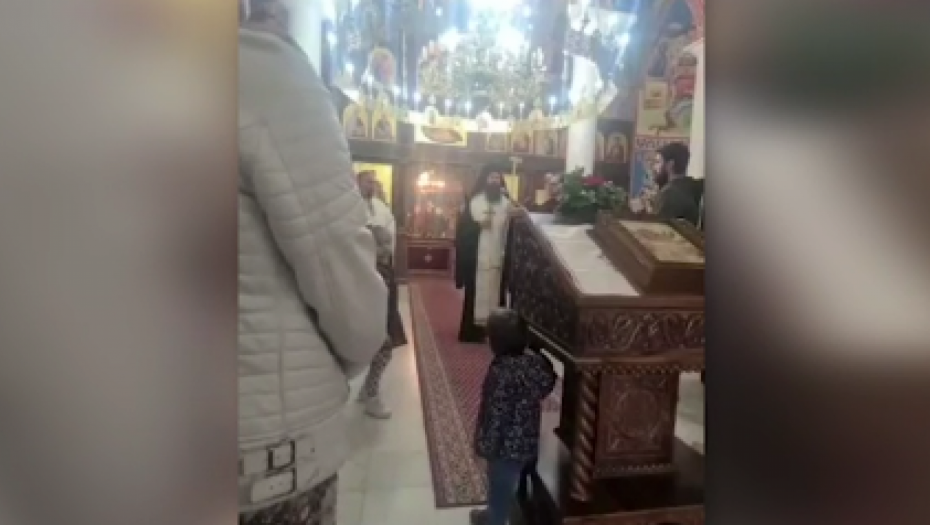 EPISKOP ILARION PRENEO PORUKU PATRIJARHA SRBIMA SA KOSOVA Služen moleban u Hramu Svetog Vasilija u Leposaviću (VIDEO)