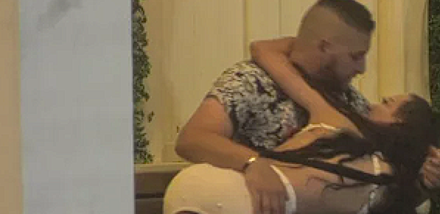 DOBILA FILMSKI POLJUBAC, PA JOJ ISPALA POZADINA Slađa poprimila brdo pohvala na račun njenog izgleda, a onda je došao Zola