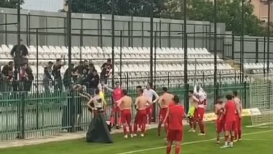 "SVE ĆU DA VAS BIJEM" Navijač jezivo pretio igračima svog tima, novi strašan skandal u našem fudbalu (VIDEO)