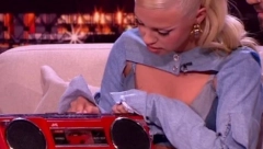 BLAM U EMISIJI UŽIVO Pevačica prvi put u životu videla kasetofon, a ono što je uradila sa kasetom je hit!