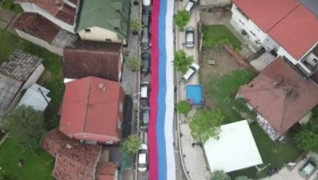 VELIČANSTVENO! Snimak srpske trobojke iz vazduha, Zvečan u srpskim bojama (VIDEO)