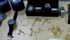 PUTOVALI IZ ŠVAJCARSKE ZA SRBIJU, NA GRANICI NISU IMALI ŠTA DA PRIJAVE Carinici im našli firmiranu garderobu, satove i nakit vredne 45.000 evra