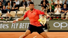 NOVAK JAČI OD VETRA I PROTIVNIKA Đoković se žestoko namučio, pa zgromio Fučoviča za treće kolo Rolan Garosa