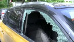VANDALIZAM NA DELU Oko dvadeset automobila obijeno i pokradeno na parkinzima u Beogradu (FOTO)