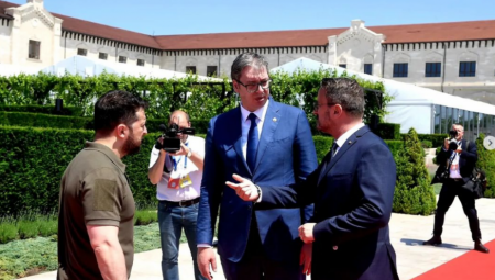 KRATAK I DOBAR RAZGOVOR Predsednik Vučić se sastao sa Zelenskim