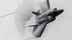 PRONAĐNI DELOVI "NEVIDILJIVOG" AVIONA Američka dragocena borbena letelica je razlupana