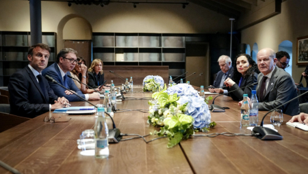 ŠOLC I MAKRON TRAŽE NOVE IZBORE NA SEVERU KiM Francuski i nemački lideri se sastali sa Vučićem i Osmanijevom