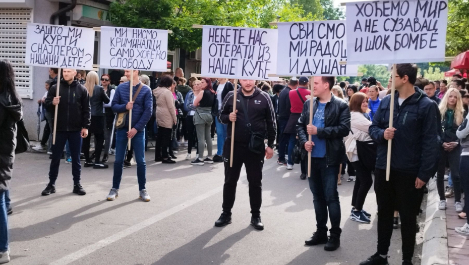 NEĆETE NAS OTERATI IZ NAŠE KUĆE Srbi poslali jasnu poruku okupatoru (FOTO)