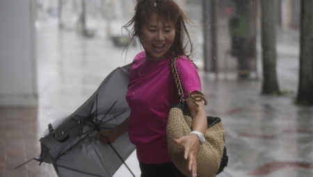 JAPAN NA UDARU TROPSKE OLUJE Stiže "Mavar", evakuacija za više od milion ljudi