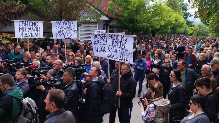 ZA BRAĆU RADOŠA I DUŠANA Danas miran protest ispred zgrade opštine Zvečan
