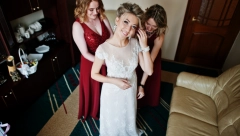 POSTIDEĆETE SE Evo zbog čega ne bi smeli nositi crvenu haljinu na venčanju, sem u jednom slučaju