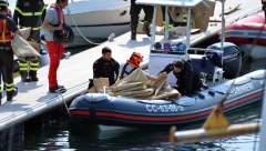 NIKO NE BI ZNAO KO SU DA BROD NIJE POTONUO Misteriozni sastanak tajnih agenata 007: Obučeni kao turisti okupili su se na jezeru