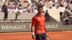 NOVAK MORAO DA OLAKŠA DUŠU Đoković opsovao bezobrazne Francuze (VIDEO)