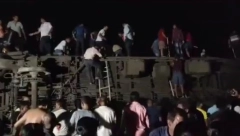 POGINULO 50, JOŠ 300 POVREĐENO Stravična nesreća u Odiši, voz iskočio iz šina (VIDEO)