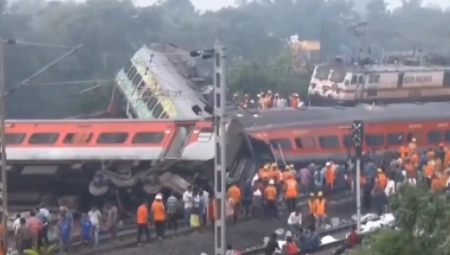 NAJMANJE 288 LJUDI POGINULO Ima više od 900 povređenih u nesreći koja je sve ostavila bez reči (VIDEO)