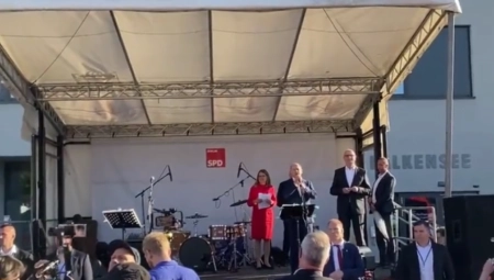 "TI SI RATNI HUŠKAČ, LAŽOV I BANDIT!" Narod besan - Šolc izviždan (VIDEO)