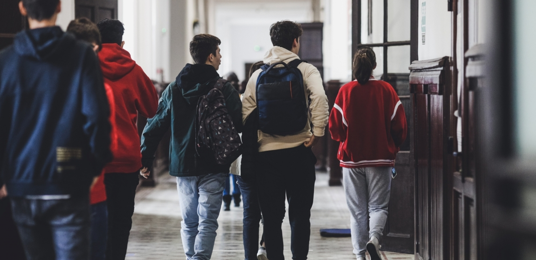 PROSULA SE ŽIVA U BEOGRADSKOJ SREDNJOJ ŠKOLI Nastava prekinuta, pa nastavljena, evo šta tvrdi direktorka