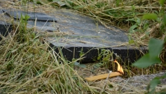 POLOMLJENI SPOMENICI U KOROVU I ŠIBLJU Potresne slike, tuga i bol na groblju u južnom delu Mitrovice (FOTO)