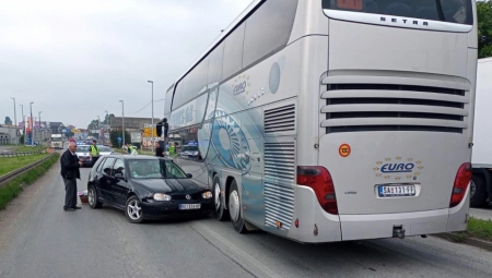 NASTAVNIK OTKRIO DETALJE UDESA U ŠAPCU: Čovek je samo izleteo iz smera gde ne treba da bude, u autobusu bilo 79 đaka