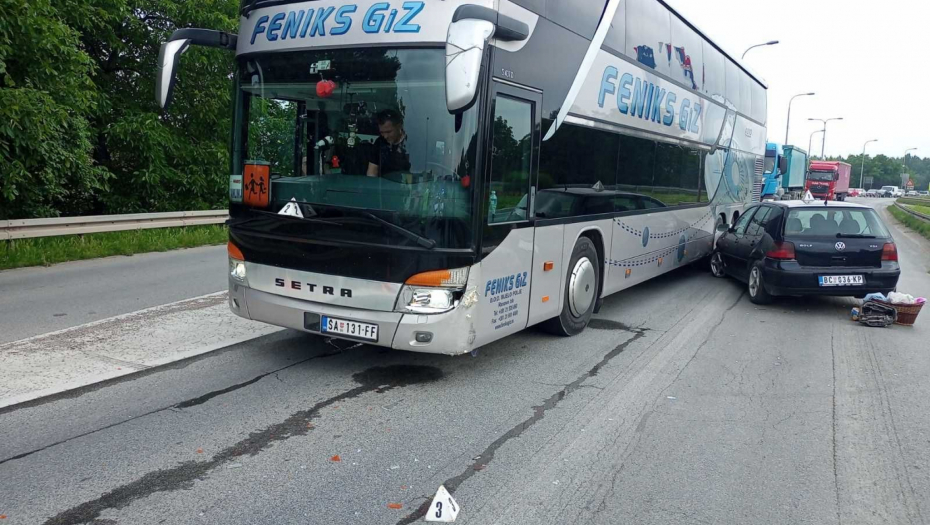 DECA POVREĐENA U UDESU U ŠAPCU U STABILNOM STANJU Vozač teže povređen, stajao u trenutku nezgode