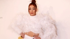 SANJA VUČIĆ ODLEPILA ZA DEČKOM Prava sam papuča u vezi