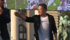 BATINAŠ PROTIV NASILJA Bjelogrlić politički protest podigao na novi nivo - bori se sam protiv sebe (VIDEO)