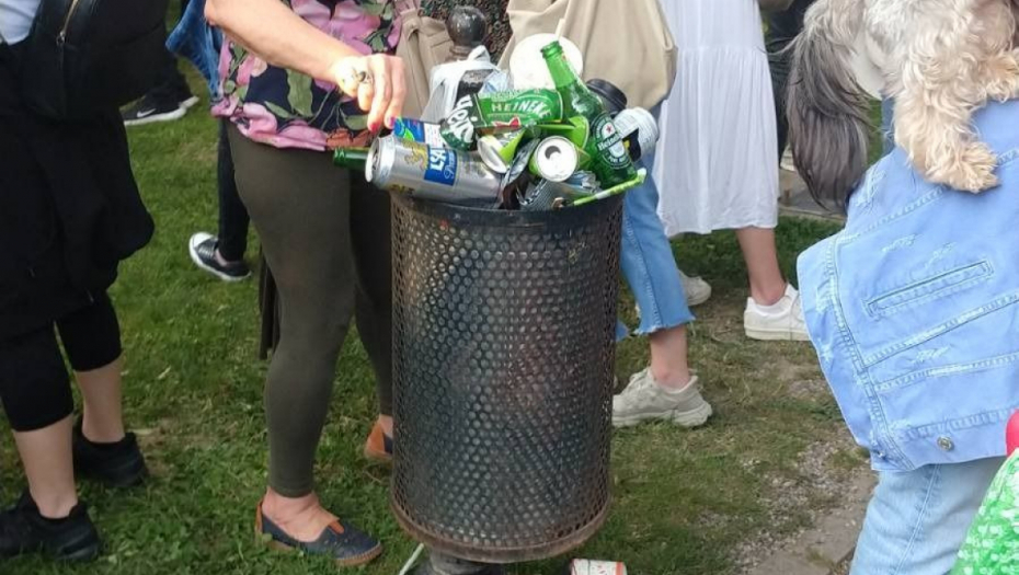 ALKOHOLOM ZA NASILJE Pristalice opozicije dovlače ogromnu količinu piva na protest