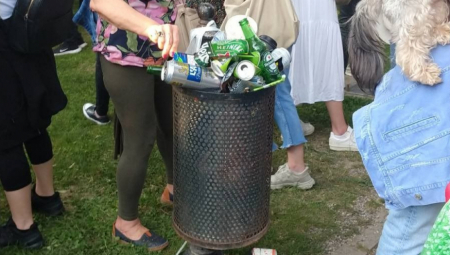 ALKOHOLOM ZA NASILJE Pristalice opozicije dovlače ogromnu količinu piva na protest
