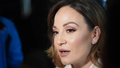 ISPLAČEM SE U SAMOĆI I POKUŠAM DA ZACELIM SVOJE RANE! Jelena Tomašević raznežila sve u studiju!